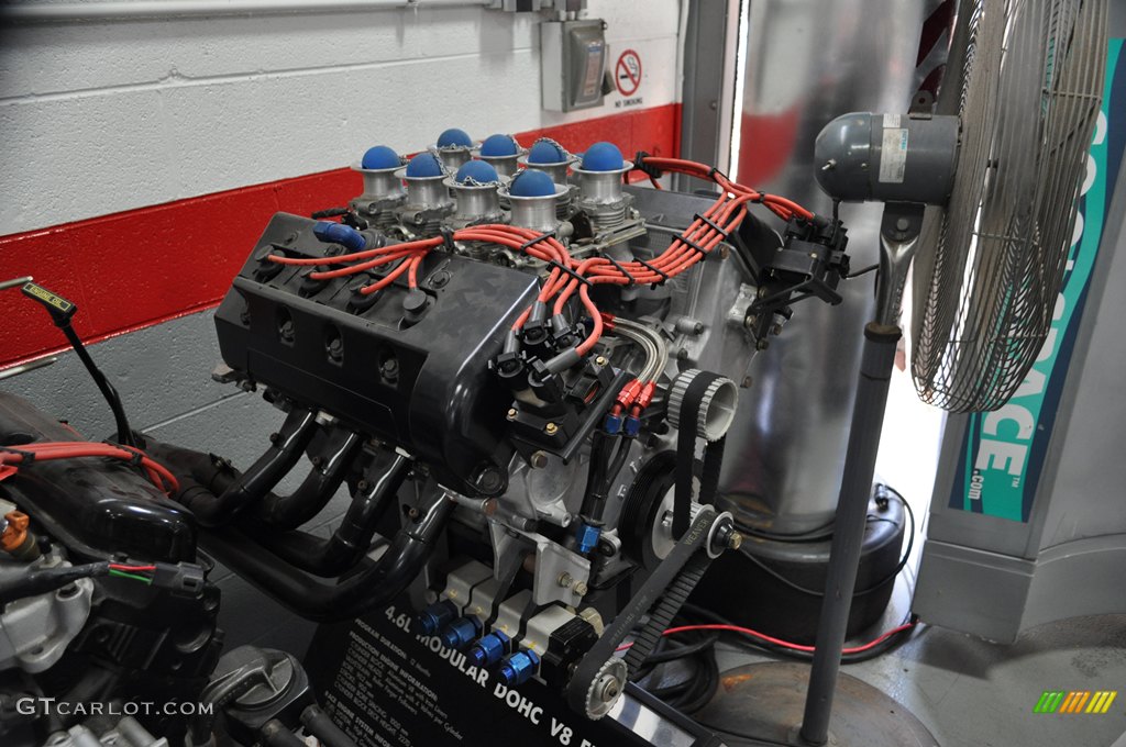 Ford 4.6 Liter Modular DOHC V8 Racing Engine